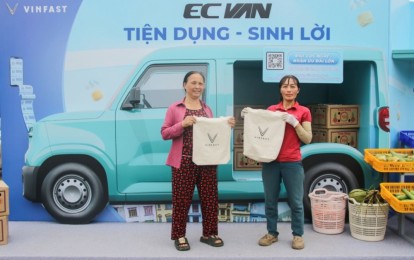 VinFast EC Van 'chiếm sóng' chợ đầu mối khiến giới tiểu thương xôn xao